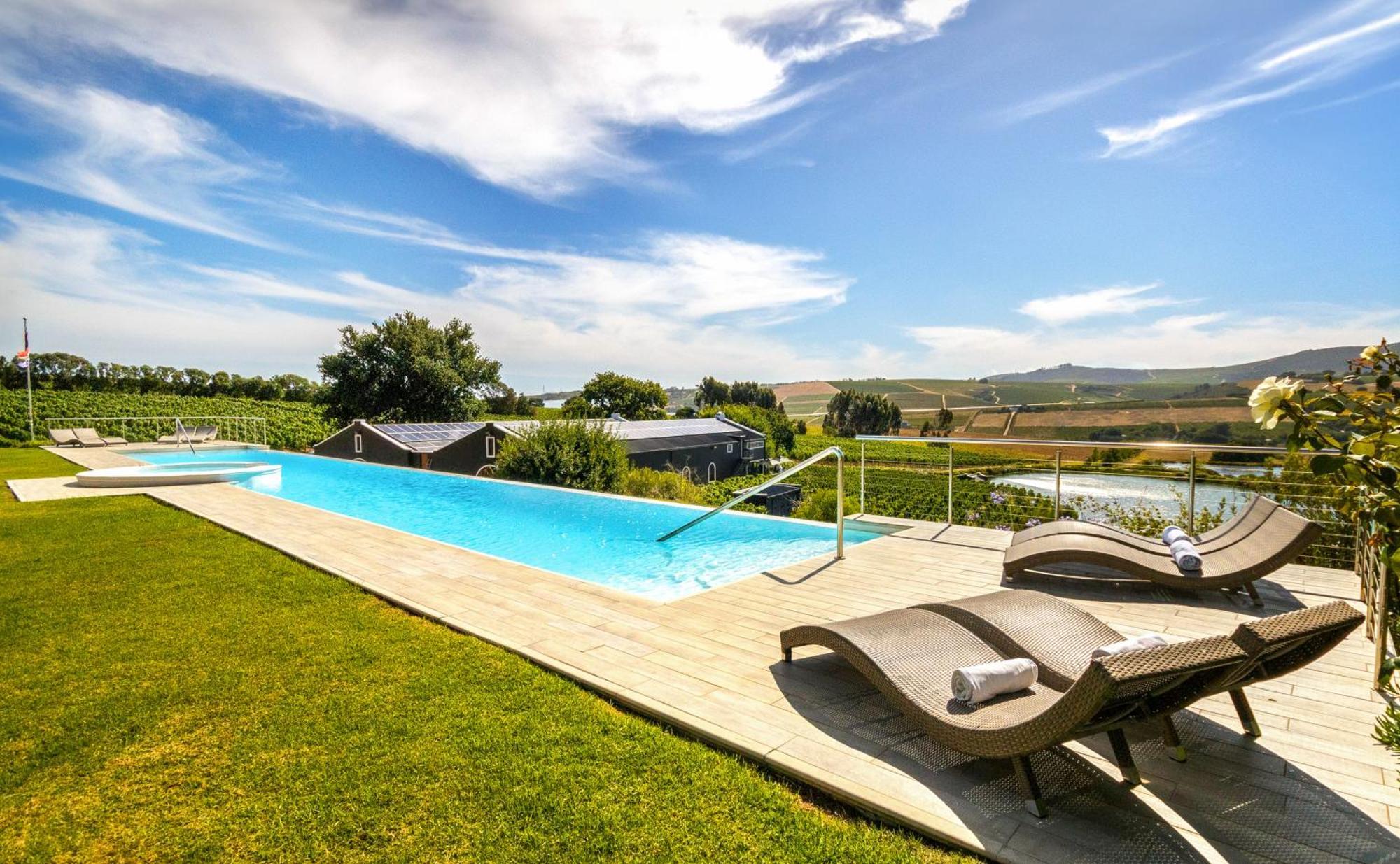 Aaldering Luxury Lodges Stellenbosch Ruang foto
